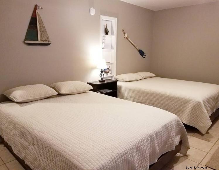 Clifty Creek Inn – Earth‑Built Duplex on Lake Cumberland