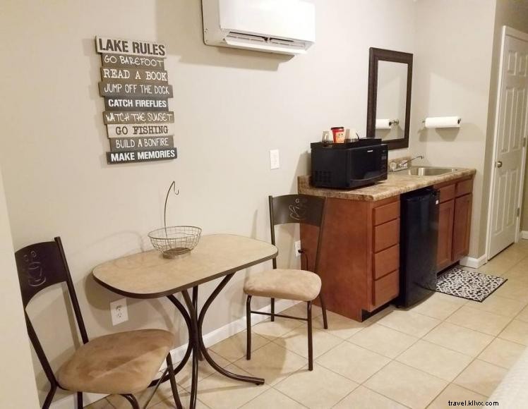 Clifty Creek Inn – Earth‑Built Duplex on Lake Cumberland