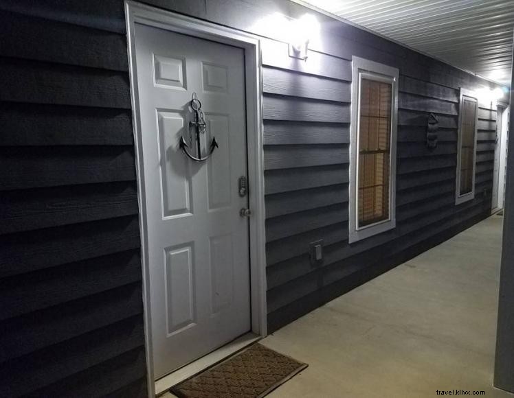 Clifty Creek Inn – Earth‑Built Duplex on Lake Cumberland