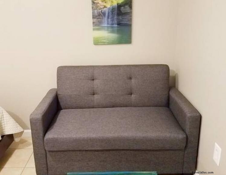 Clifty Creek Inn – Earth‑Built Duplex on Lake Cumberland