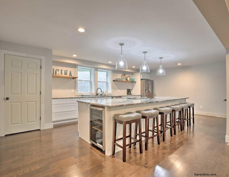 Casa di Maria – 6‑Bedroom Luxury Lakehouse with Private Dock