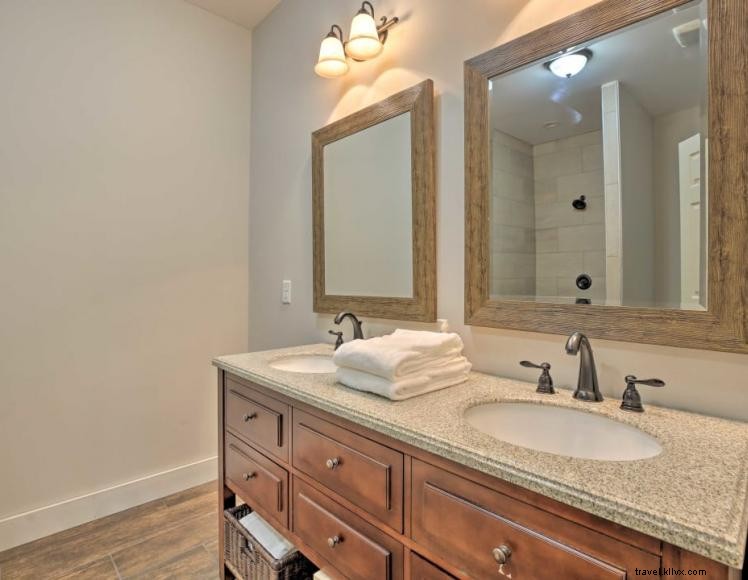 Casa di Maria – 6‑Bedroom Luxury Lakehouse with Private Dock