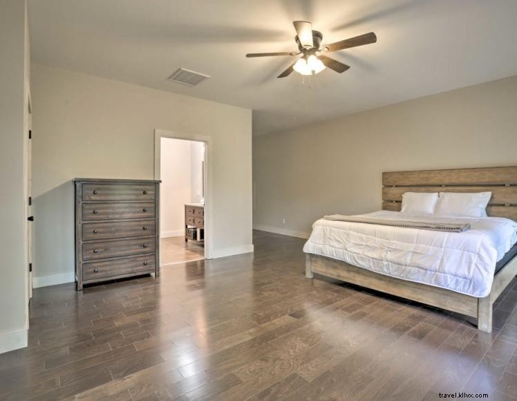 Casa di Maria – 6‑Bedroom Luxury Lakehouse with Private Dock