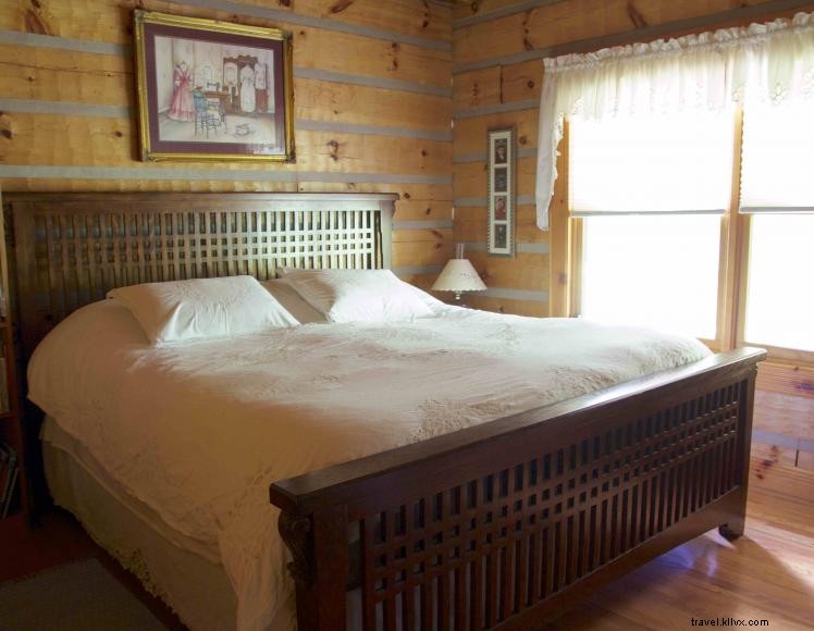 Cabin on the Hill – Authentic Log Cabin Retreat in Russell Springs, KY