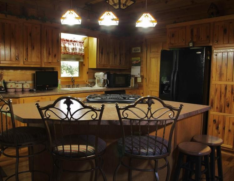 Cabin on the Hill – Authentic Log Cabin Retreat in Russell Springs, KY