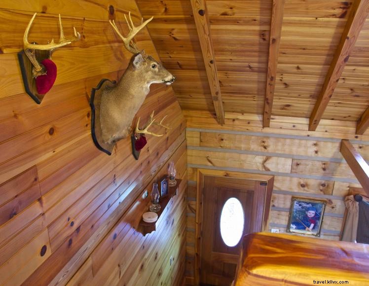 Cabin on the Hill – Authentic Log Cabin Retreat in Russell Springs, KY