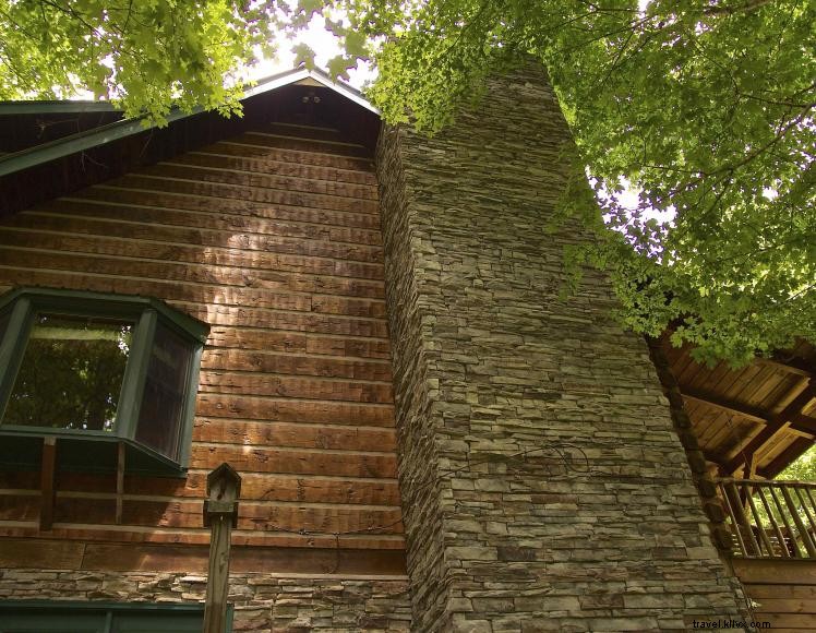Cabin on the Hill – Authentic Log Cabin Retreat in Russell Springs, KY