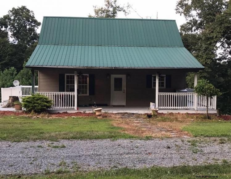 Cabin on the Ridge – Elegant Lake Cumberland Retreat