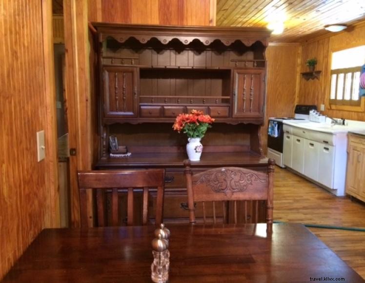 Cabin on the Ridge – Elegant Lake Cumberland Retreat