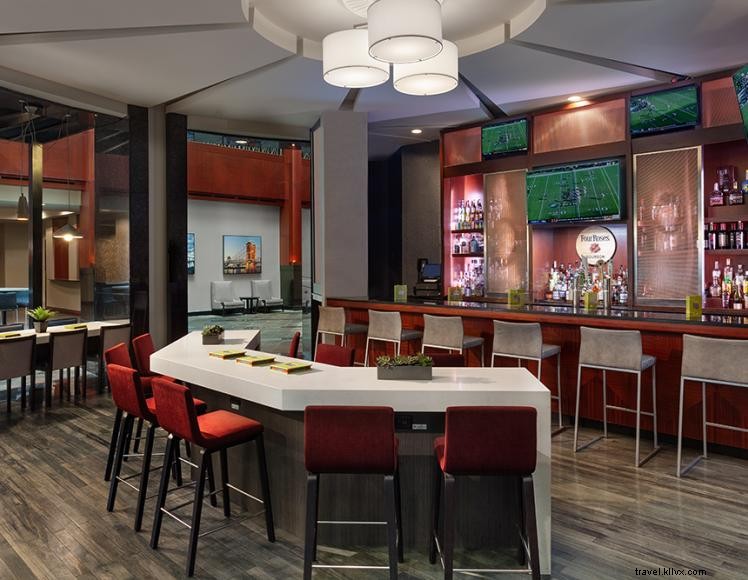 Cincinnati Marriott at RiverCenter – Luxury, Views, and Premier Meeting Space