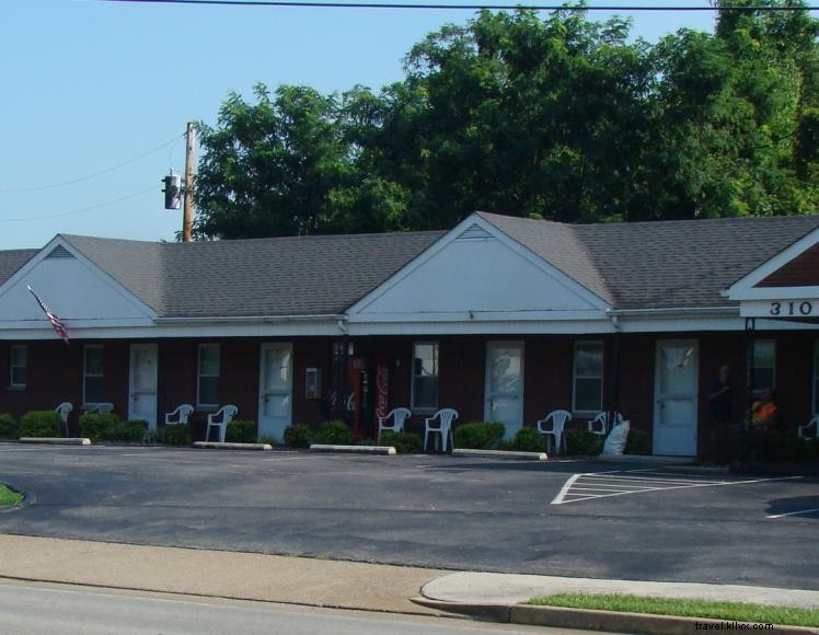Cave Hill Motel – 7‑Room Comfort Near Louie B. Nunn Parkway, Edmonton, KY