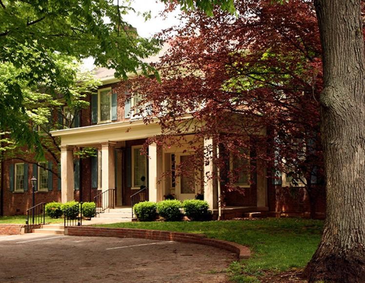 Charred Oaks Inn – Classic Southern B&B with Luxury Suites in Lexington, KY