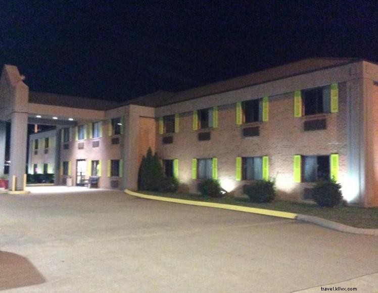 Country Hearth Inn – Family‑Friendly, Eco‑Conscious Lodging in Bowling Green, KY