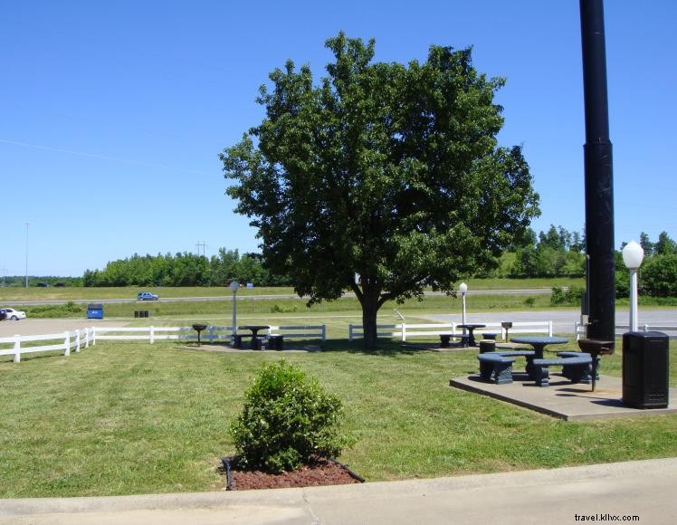 Days Inn Calvert City – Comfortable Stay Near Kentucky Lake & Recreational Attractions