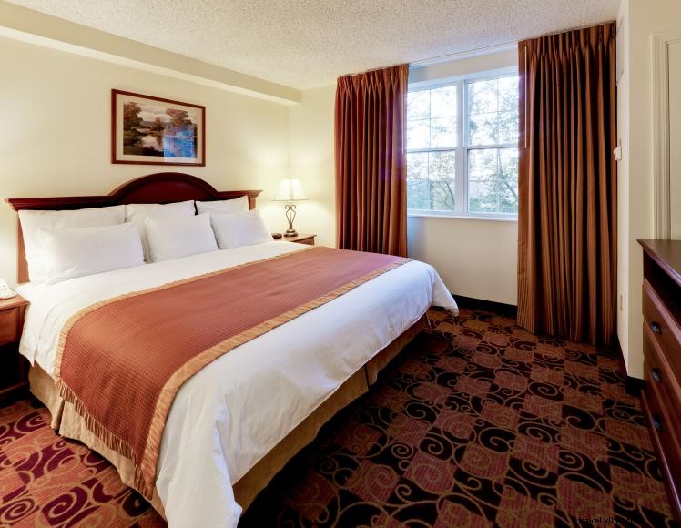 DoubleTree Suites by Hilton – Lexington, KY | Luxury Suites & Prime Location