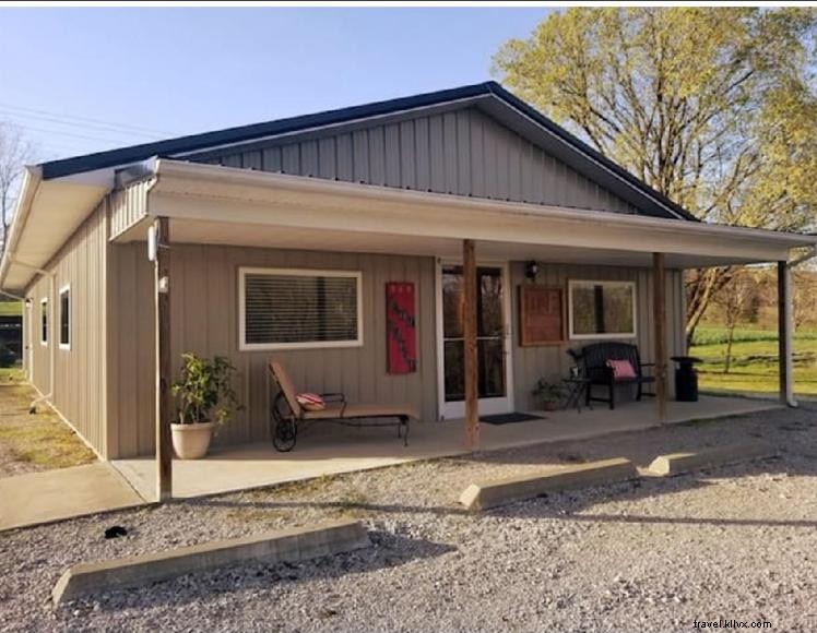 D & F Farmhouse – Spacious 1500‑sq‑ft Retreat on 200 Acres in Somerset, KY