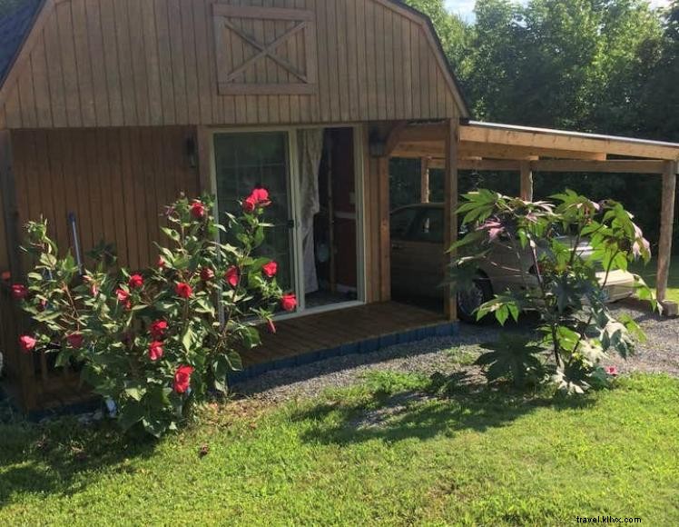 Emerald Hill Tiny House – A Tranquil Getaway on Lake Cumberland