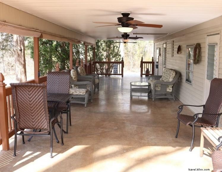 Eagles Nest Lakefront Cabin – Cozy 2‑Bed Retreat with Stunning Lake Views