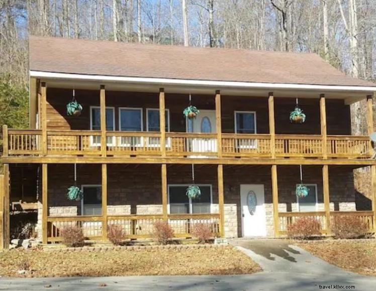 Ellie’s Place – Mountain Cabin Retreat in Lake Cumberland Resort