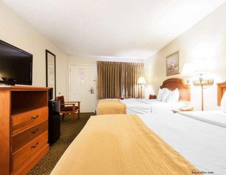 Econo Lodge Grayson – Comfortable Rooms with Whirlpool & Free HBO