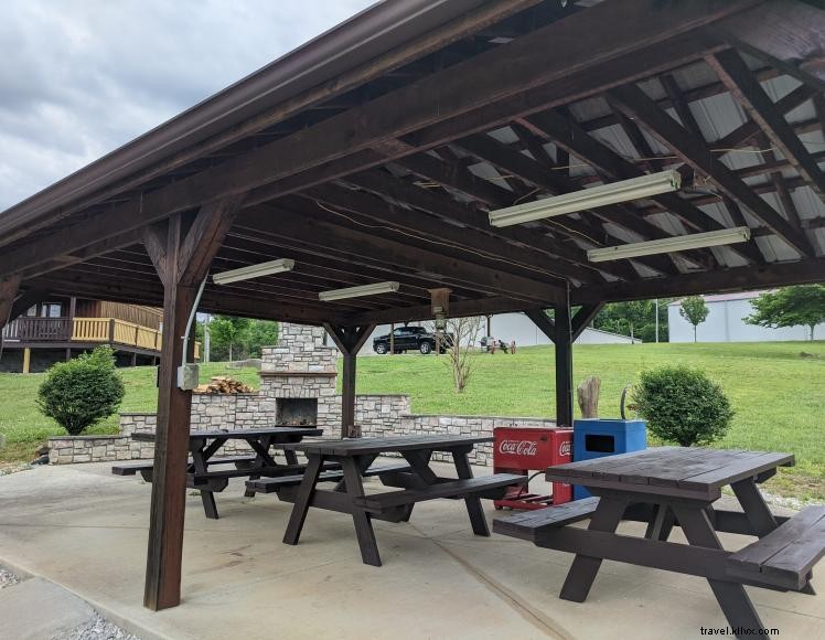 Fort Wahoo Cabins – Your Serene Lakeside Retreat