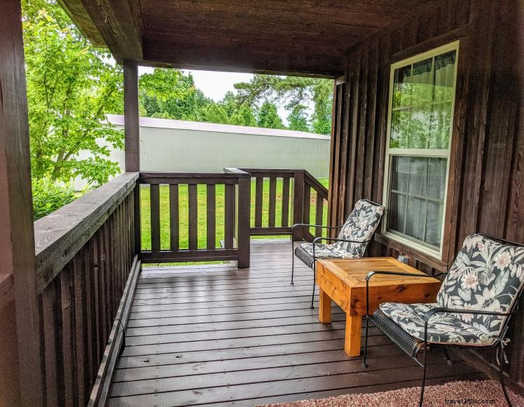 Fort Wahoo Cabins – Your Serene Lakeside Retreat