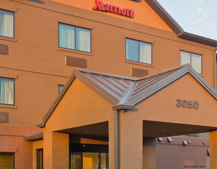 Fairfield Inn & Suites Lexington – Keeneland/Airport: Convenient Hotel with Free Shuttle and Premium Amenities