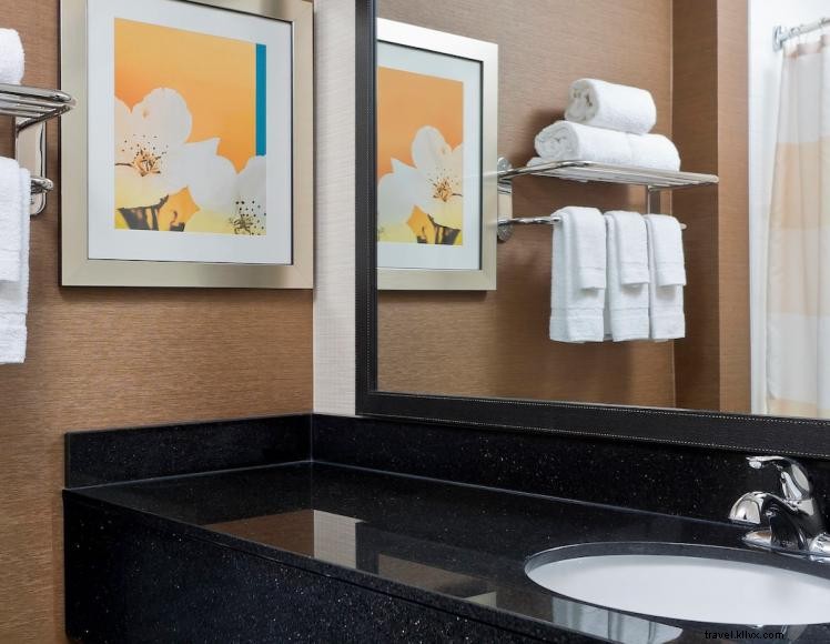 Fairfield Inn & Suites Lexington – Keeneland/Airport: Convenient Hotel with Free Shuttle and Premium Amenities