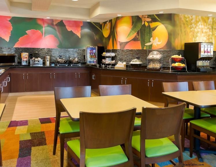 Fairfield Inn & Suites Lexington – Keeneland/Airport: Convenient Hotel with Free Shuttle and Premium Amenities