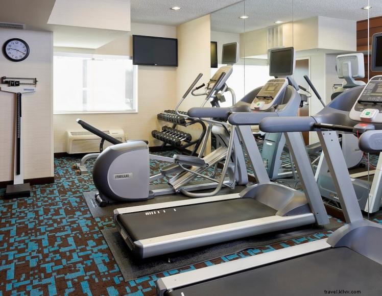 Fairfield Inn & Suites Lexington – Keeneland/Airport: Convenient Hotel with Free Shuttle and Premium Amenities