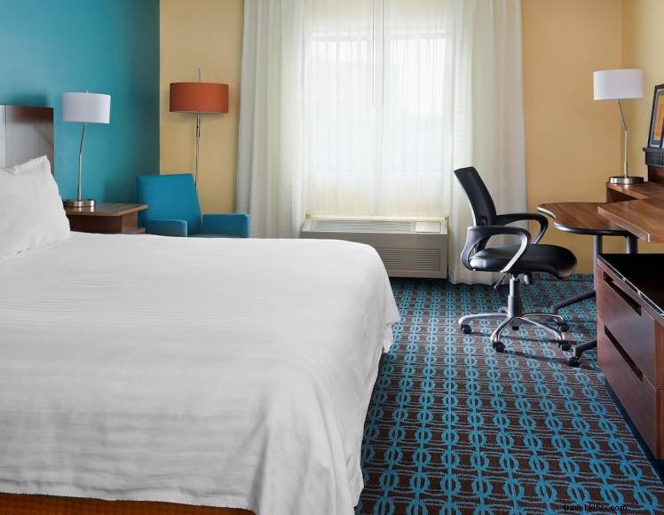 Fairfield Inn & Suites Lexington – Keeneland/Airport: Convenient Hotel with Free Shuttle and Premium Amenities
