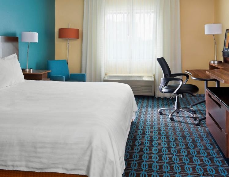 Fairfield Inn & Suites Lexington – Keeneland/Airport: Convenient Hotel with Free Shuttle and Premium Amenities