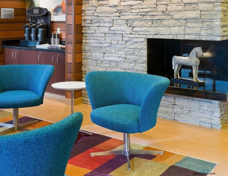 Fairfield Inn & Suites Lexington – Keeneland/Airport: Convenient Hotel with Free Shuttle and Premium Amenities