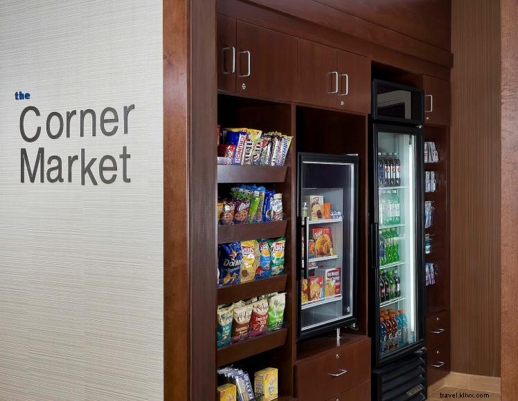 Fairfield Inn & Suites Lexington – Keeneland/Airport: Convenient Hotel with Free Shuttle and Premium Amenities