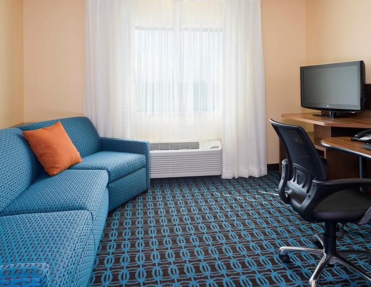 Fairfield Inn & Suites Lexington – Keeneland/Airport: Convenient Hotel with Free Shuttle and Premium Amenities