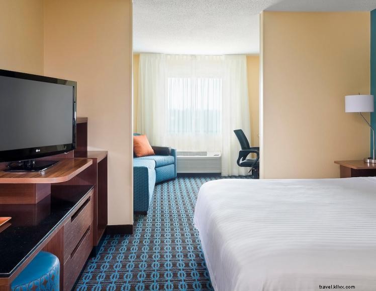 Fairfield Inn & Suites Lexington – Keeneland/Airport: Convenient Hotel with Free Shuttle and Premium Amenities