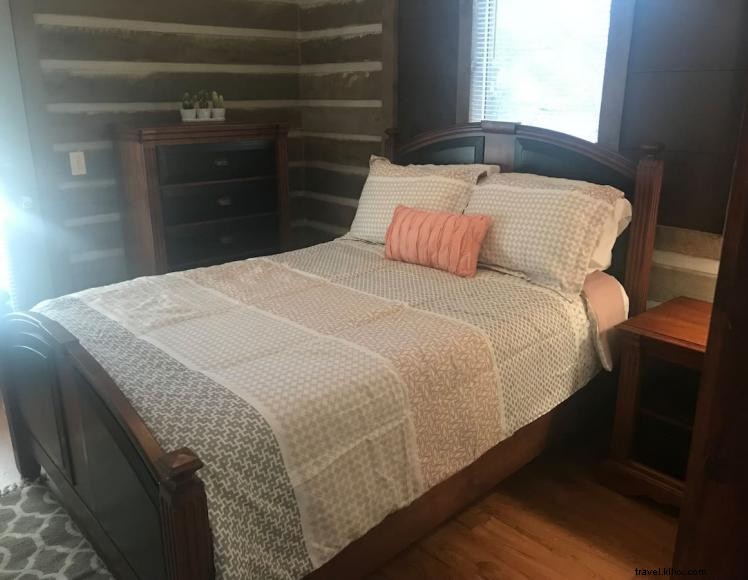 Foggy Bottom Wolf’s Den Cabin – 2‑Bedroom Rustic Retreat near Cumberland River
