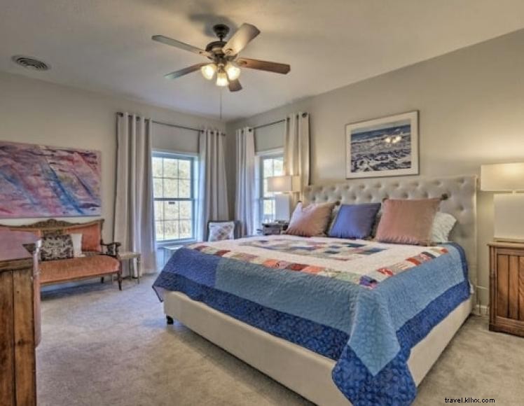 Kentucky Farmhouse Retreat – 5 Beds, 4 Baths, 160 Acres of Meadow