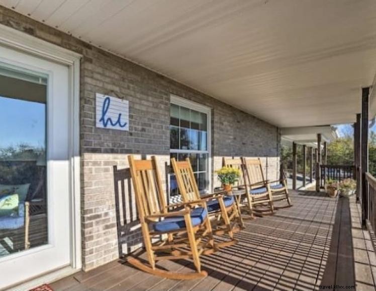 Kentucky Farmhouse Retreat – 5 Beds, 4 Baths, 160 Acres of Meadow