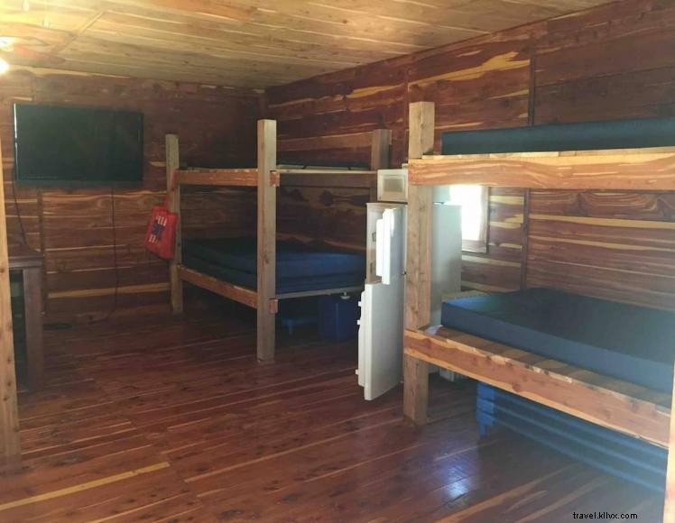 Foggy Bottom Bunk House – Rustic Cedar Retreat in Jamestown, KY