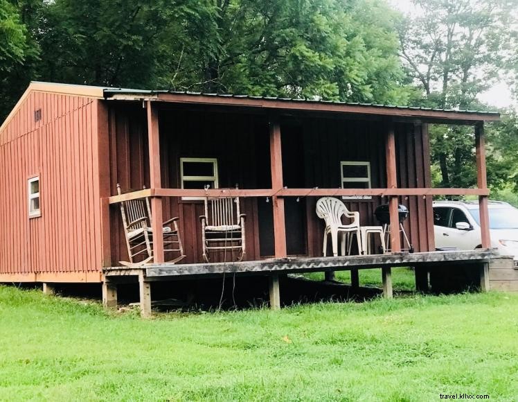 Foggy Bottom Bunk House – Rustic Cedar Retreat in Jamestown, KY