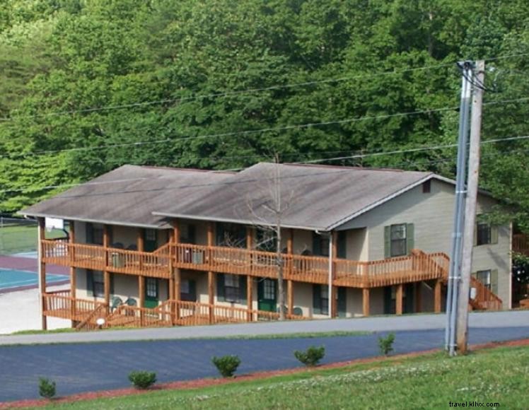 Golden Pond Resort – Secluded Luxury Vacation Rentals in Monticello, KY