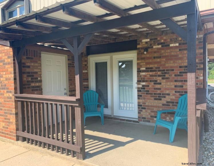 Graceland: Renovated Apartment in Campbellsville, KY – Modern Comfort & Lakeside Access