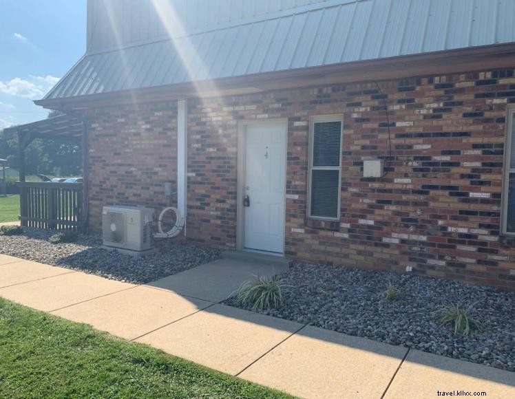 Graceland: Renovated Apartment in Campbellsville, KY – Modern Comfort & Lakeside Access