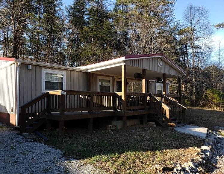 The Garland Getaway: Lakeside Retreat for Families and Adventurers