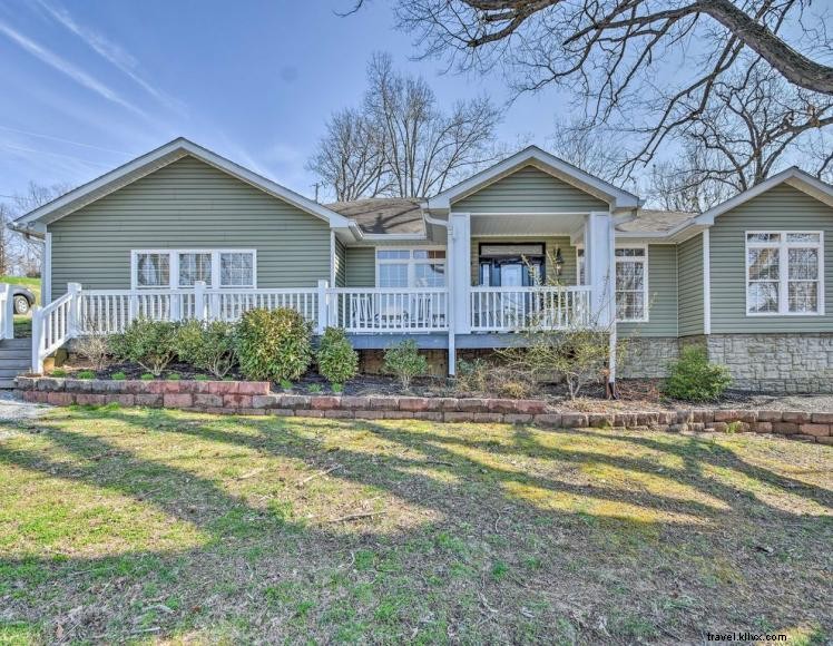 Grand Rivers Lakefront Retreat – 4 Beds, 2 Baths, 2,000+ Sq Ft Near Kentucky & Lake Barkley