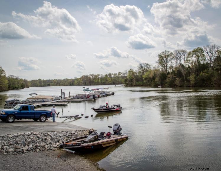 Guist Creek Lake – A Tranquil Waterfront Retreat