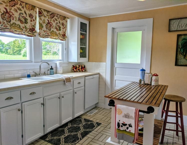 Gran s Place: Historic Family Farmhouse Retreat on 13 Acres Near Lake Cumberland