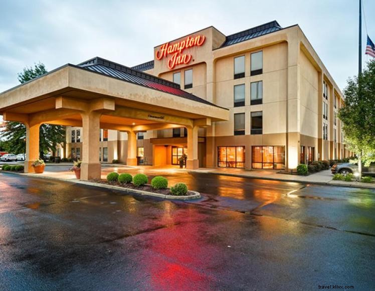 Hampton Inn Louisville Airport & Fair Expo Center: Comfortable Rooms & Free Airport Shuttle