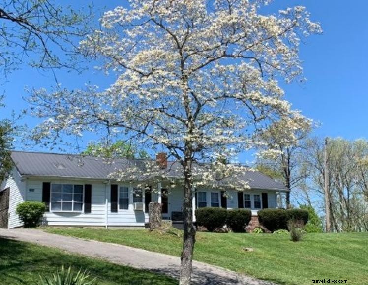 Hilltop Haven – Cozy Family Retreat Near Booneville, KY – 30‑Minute Access to Natural Bridge State Park & Red River Gorge